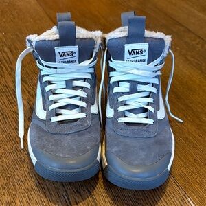 Vans Women's UltraRange Hi DL in Sherpa/Quiet Shade Gray size 7